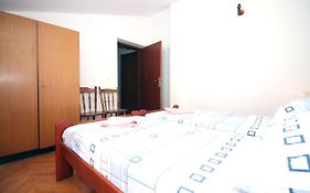 Charming Apartment In Tisno With 2 Bedrooms And Air Conditioning