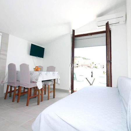 Charming Apartment In Tisno With 2 Bedrooms And Air Conditioning מראה חיצוני תמונה