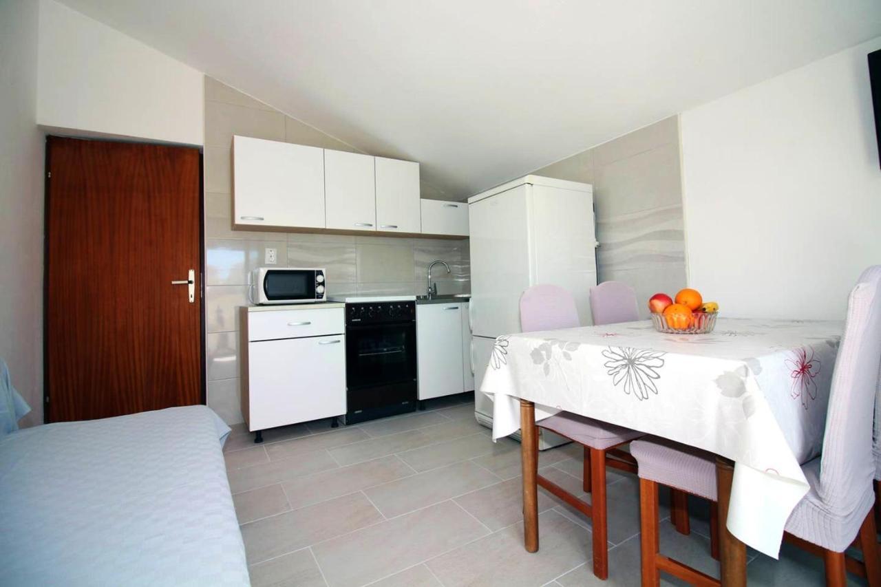 Charming Apartment In Tisno With 2 Bedrooms And Air Conditioning מראה חיצוני תמונה
