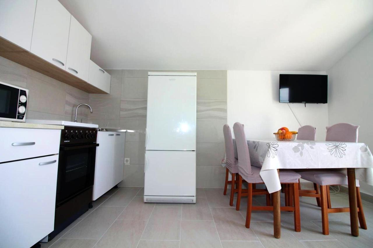 Charming Apartment In Tisno With 2 Bedrooms And Air Conditioning מראה חיצוני תמונה